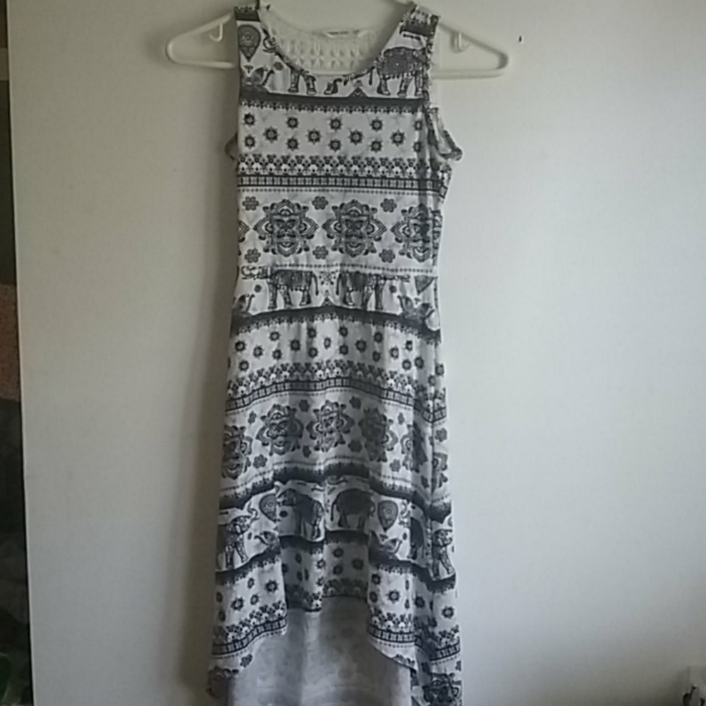 Robe mi-longue